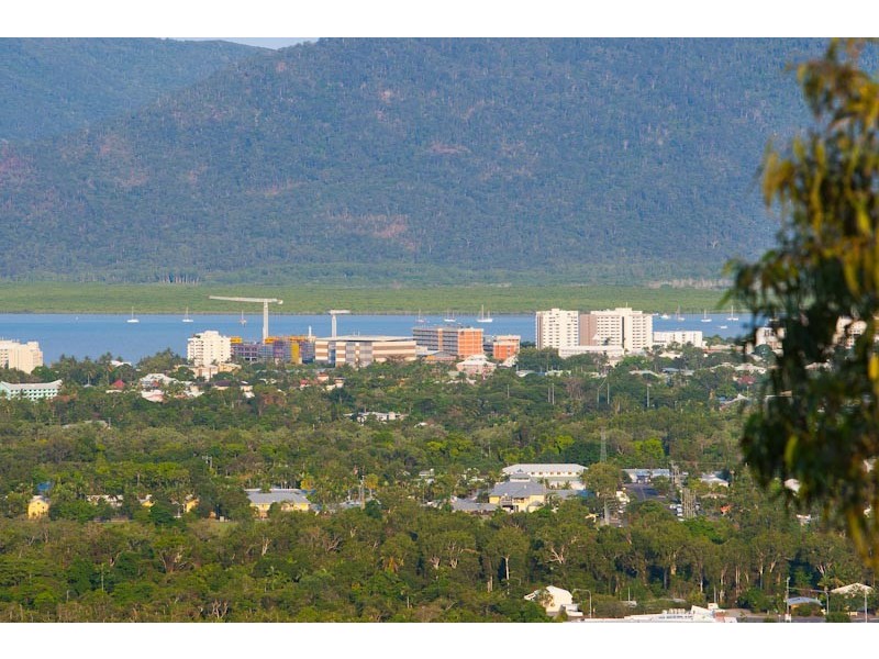 4 The Peak, Brinsmead QLD 4870