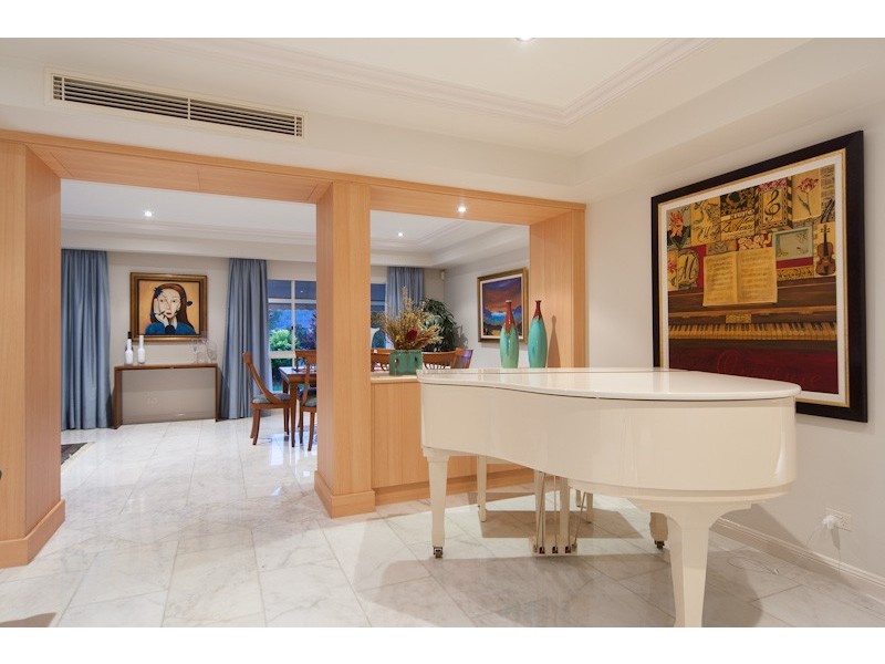 4 The Peak, Brinsmead QLD 4870