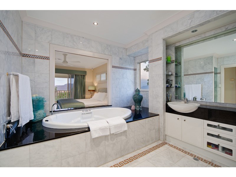 4 The Peak, Brinsmead QLD 4870