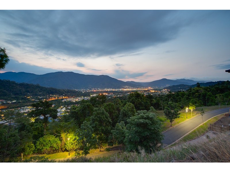 4 The Peak, Brinsmead QLD 4870