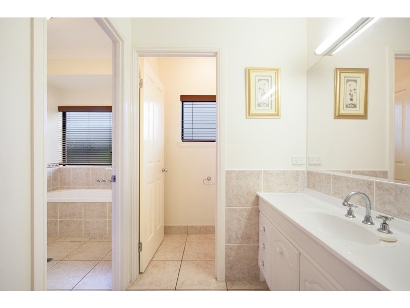 41-43 Koppen Terrace, Mooroobool QLD 4870