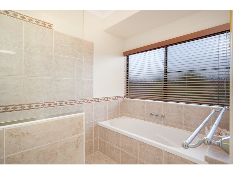 41-43 Koppen Terrace, Mooroobool QLD 4870