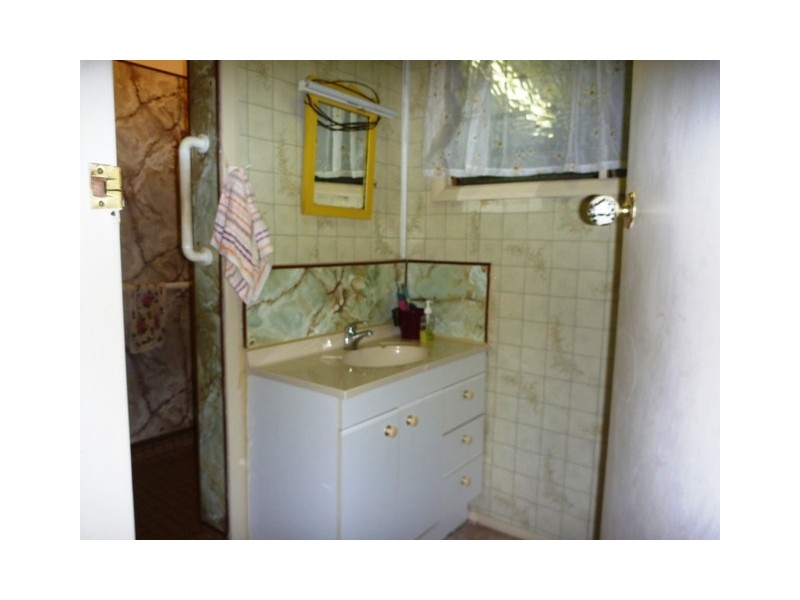 70 Tills Street, Westcourt QLD 4870