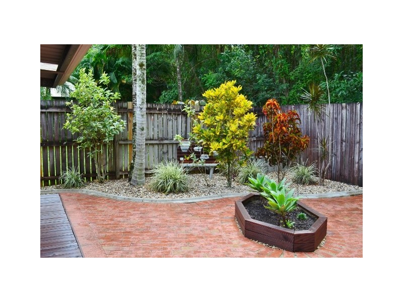 16 Lamb Street, Smithfield QLD 4878