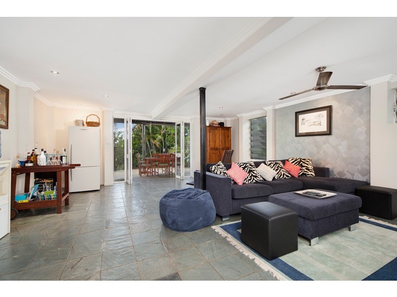 26 Atherton Street, Whitfield QLD 4870