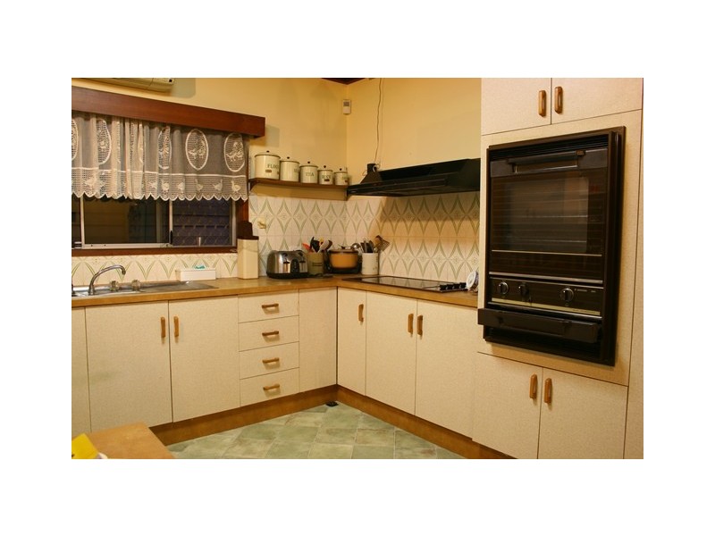 5 Bottlebrush Street, Mooroobool QLD 4870