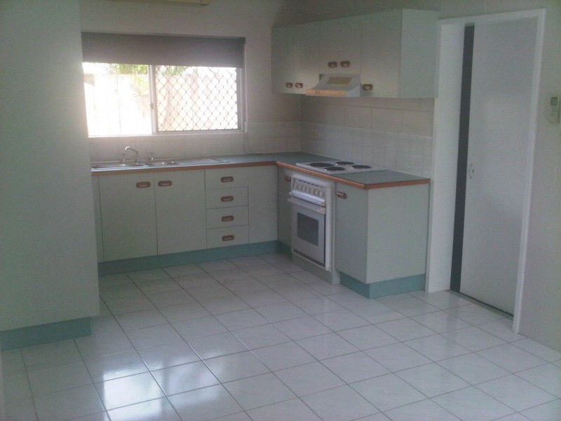 1/17 Ingham Court, Mooroobool QLD 4870