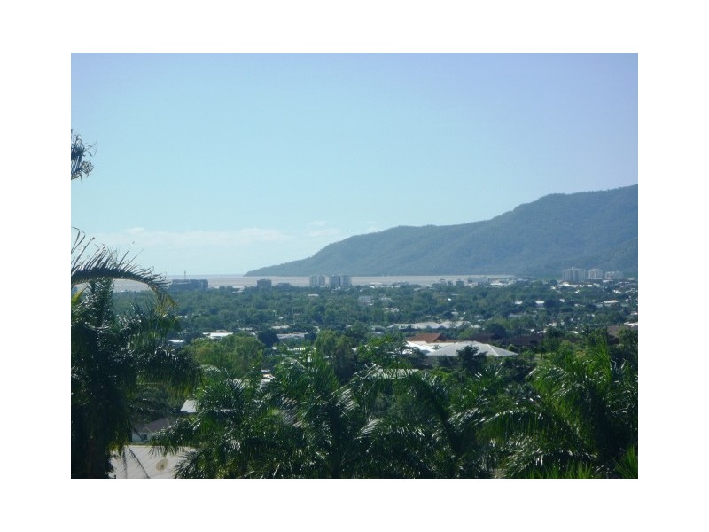 13 Solomon Place, Mooroobool QLD 4870