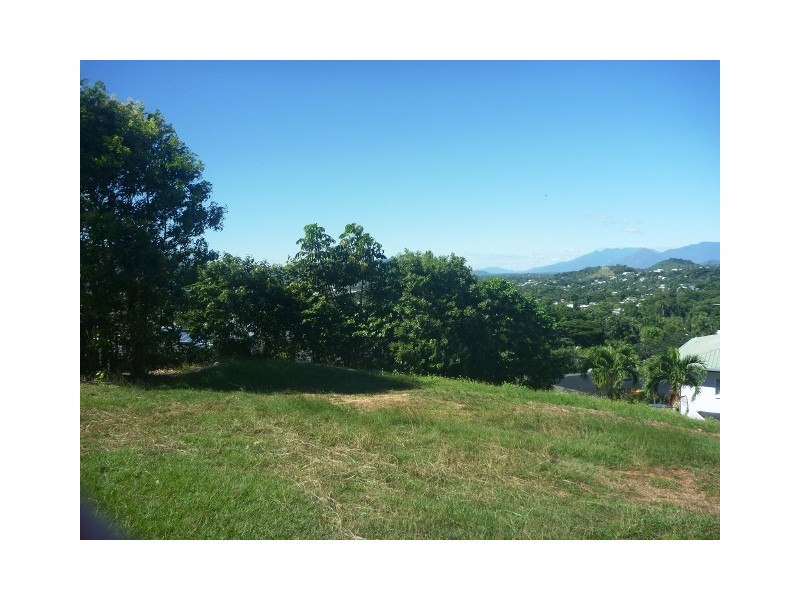 13 Solomon Place, Mooroobool QLD 4870