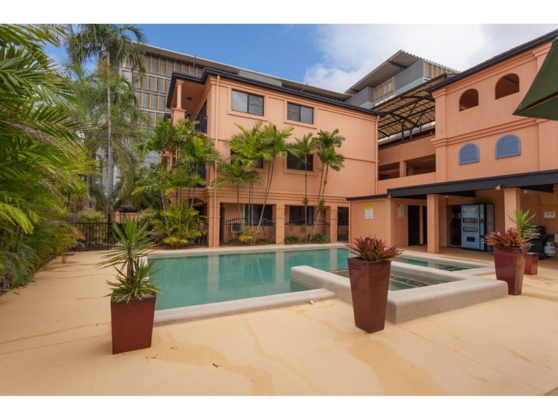 7/255 Lake Street, Cairns North QLD 4870
