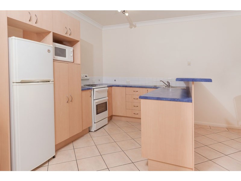 7/255 Lake Street, Cairns North QLD 4870