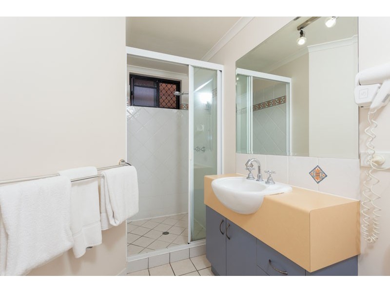 7/255 Lake Street, Cairns North QLD 4870