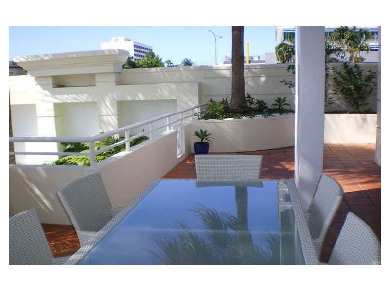2/73 Spence Street, Cairns QLD 4870
