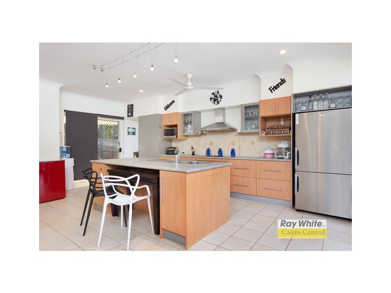 10 Powell Place, Bentley Park QLD 4869