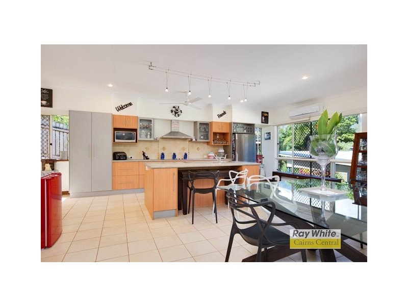 10 Powell Place, Bentley Park QLD 4869