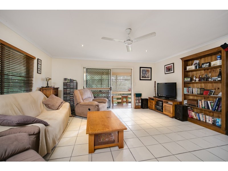 19 Lennon Street, Westcourt QLD 4870