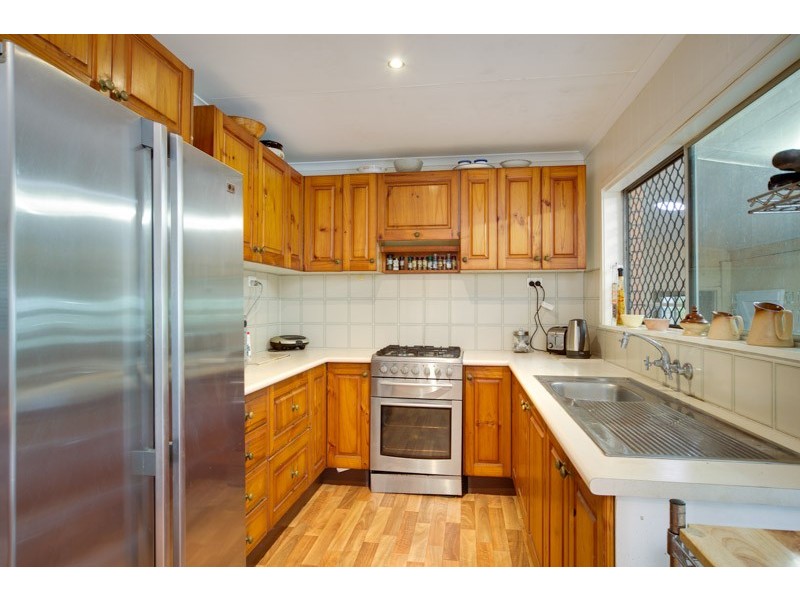 19 Lennon Street, Westcourt QLD 4870