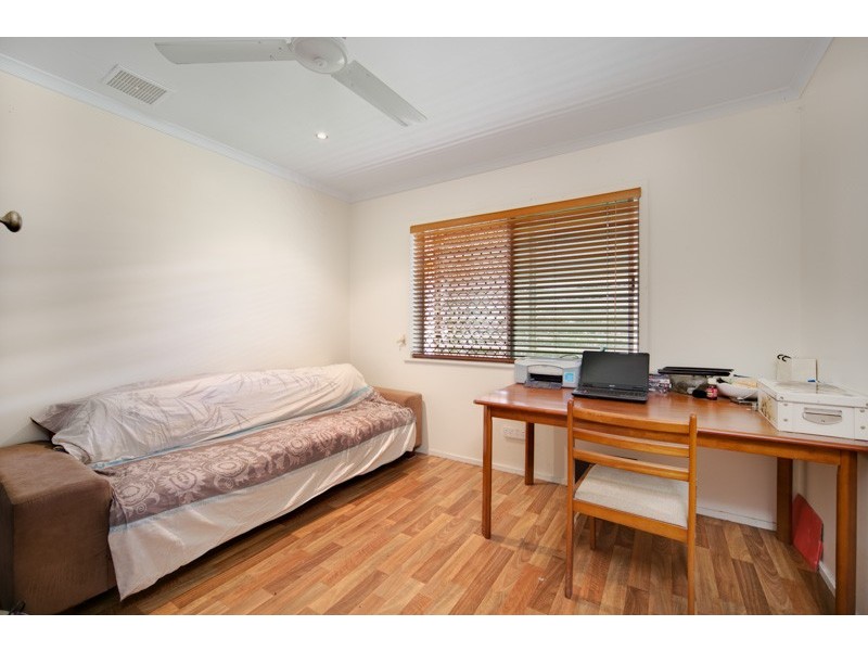 19 Lennon Street, Westcourt QLD 4870