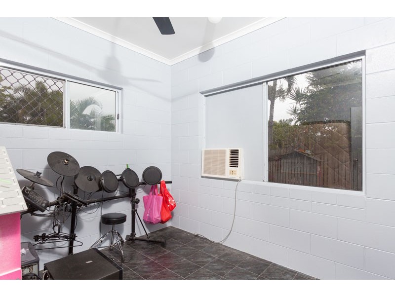 17 Harlequin Street, White Rock QLD 4868