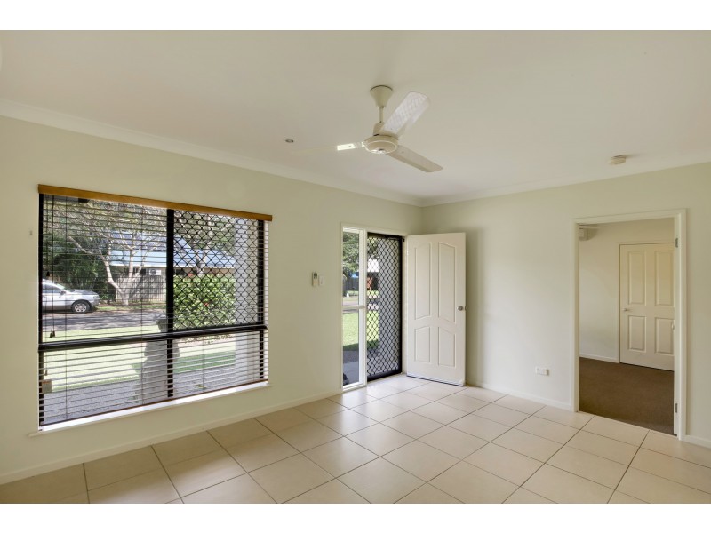 35 Huntley Crescent, Redlynch QLD 4870