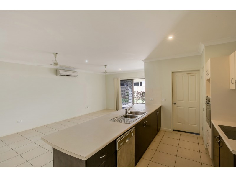 35 Huntley Crescent, Redlynch QLD 4870