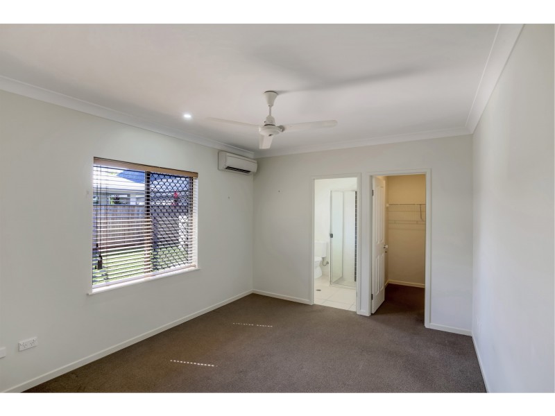 35 Huntley Crescent, Redlynch QLD 4870