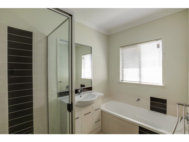 35 Huntley Crescent, Redlynch QLD 4870