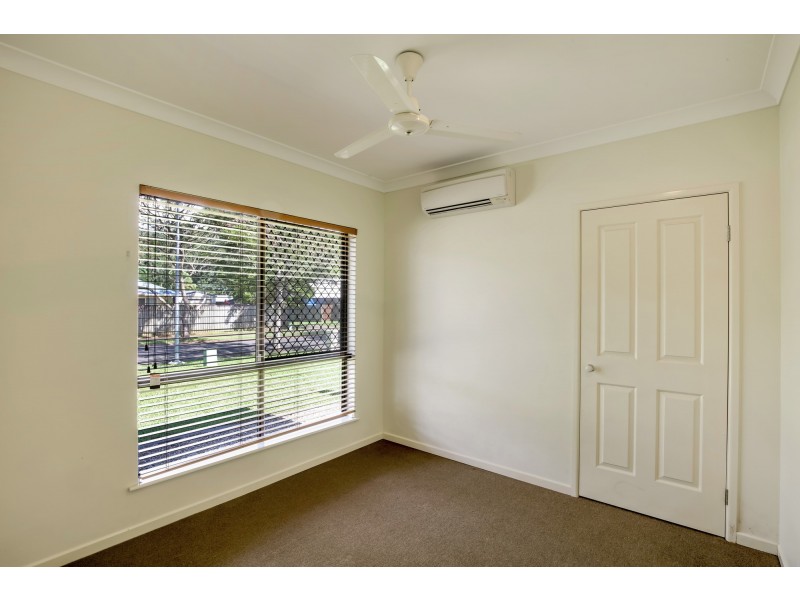 35 Huntley Crescent, Redlynch QLD 4870