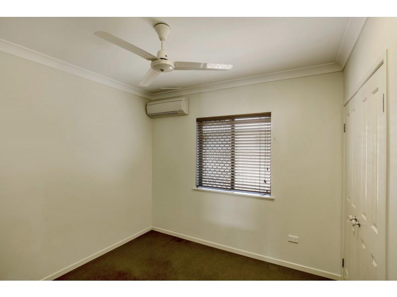 35 Huntley Crescent, Redlynch QLD 4870