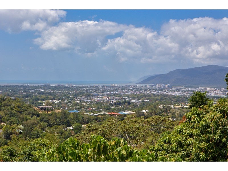 6 Crest Close, Bayview Heights QLD 4868