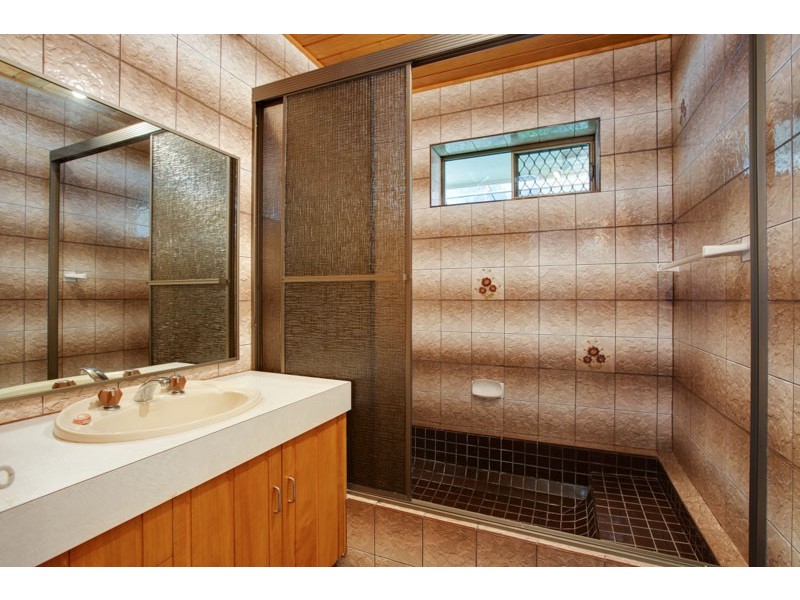 6 Crest Close, Bayview Heights QLD 4868