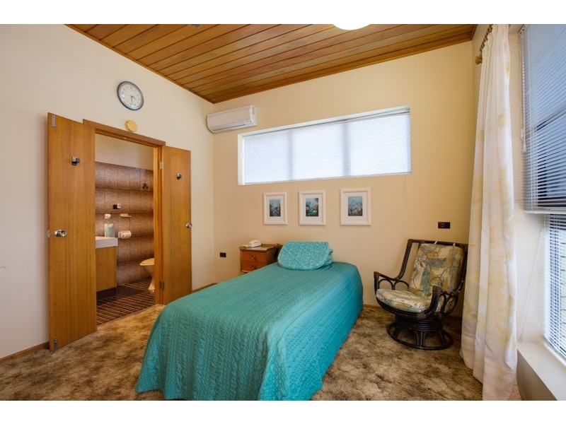 6 Crest Close, Bayview Heights QLD 4868