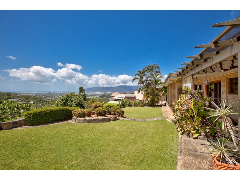 6 Crest Close, Bayview Heights QLD 4868