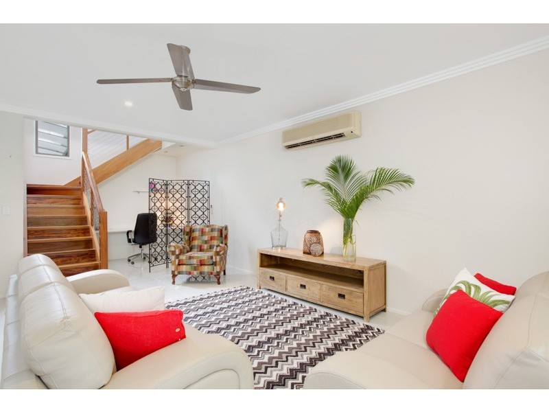 15 Curlewis Close, Brinsmead QLD 4870