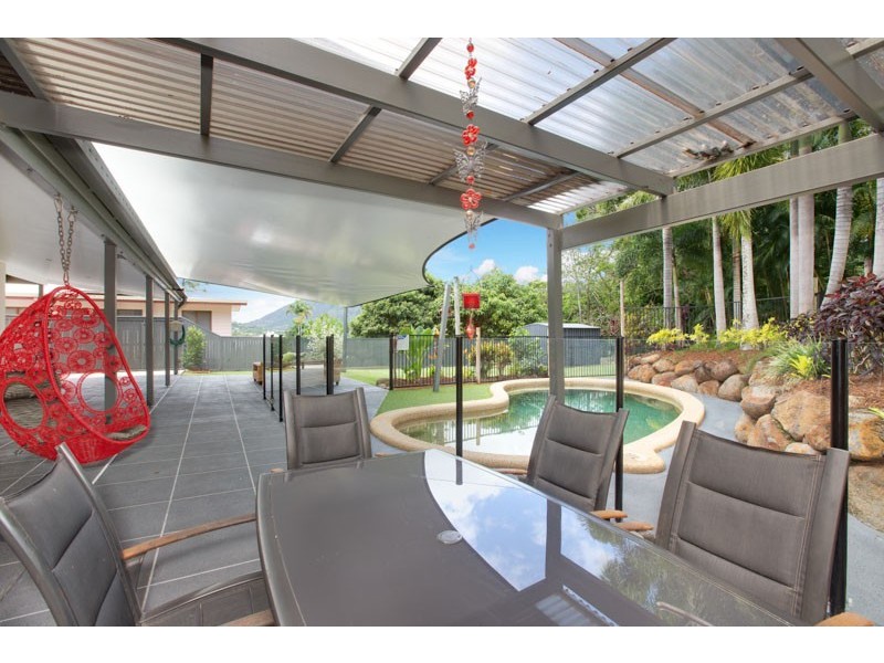 15 Curlewis Close, Brinsmead QLD 4870