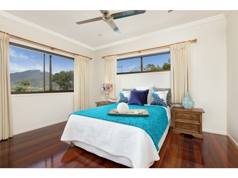 15 Curlewis Close, Brinsmead QLD 4870