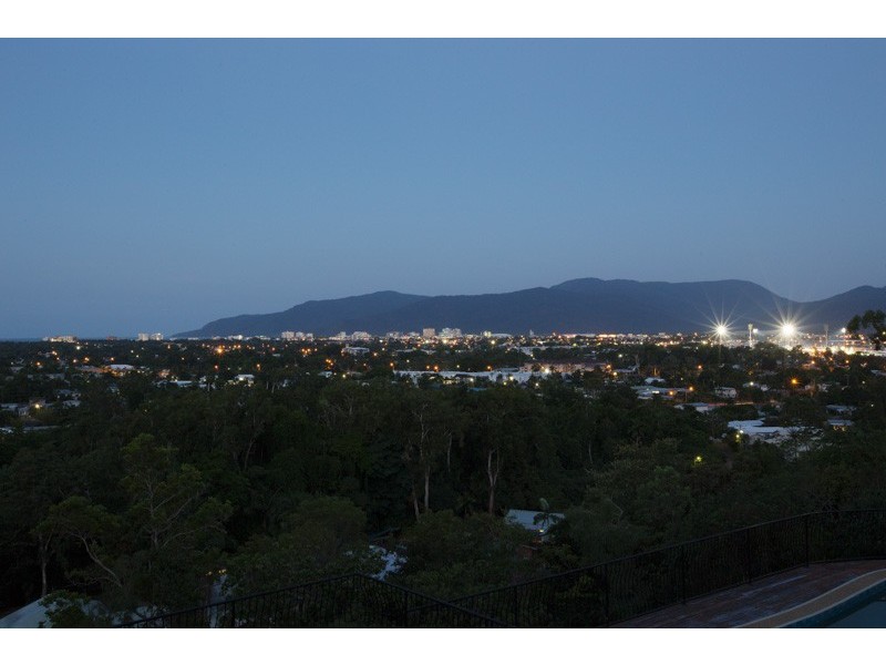 24 Koppen Terrace, Mooroobool QLD 4870