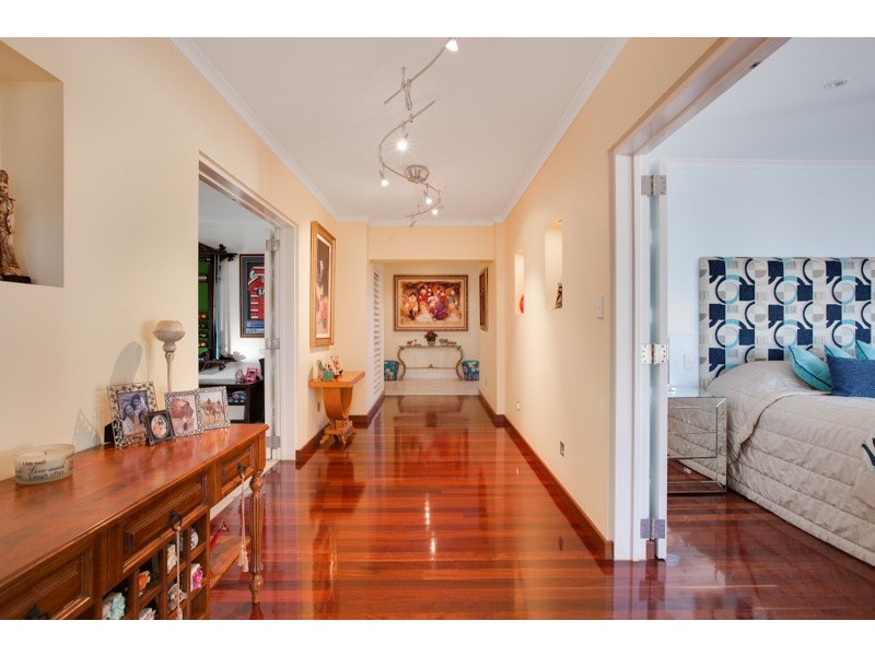 24 Koppen Terrace, Mooroobool QLD 4870