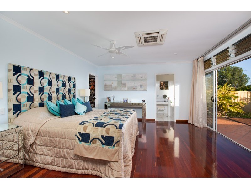 24 Koppen Terrace, Mooroobool QLD 4870