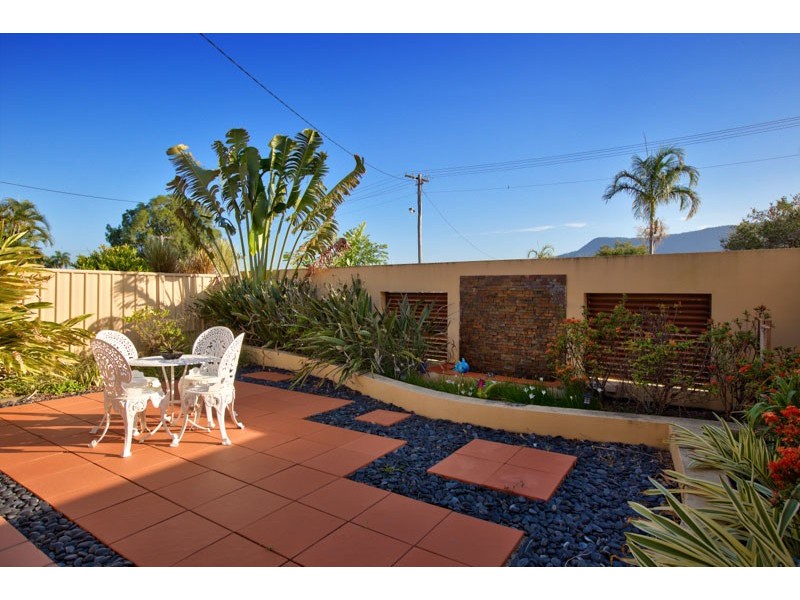 24 Koppen Terrace, Mooroobool QLD 4870