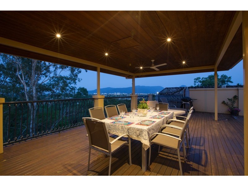 24 Koppen Terrace, Mooroobool QLD 4870