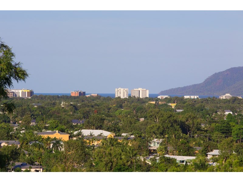 24 Koppen Terrace, Mooroobool QLD 4870