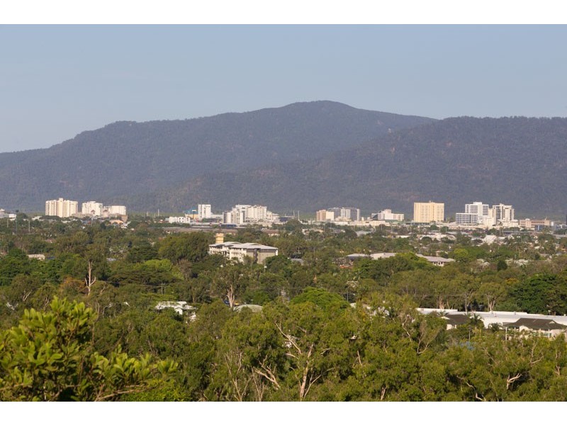 24 Koppen Terrace, Mooroobool QLD 4870