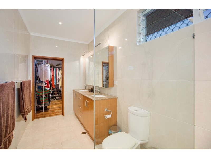 24 Koppen Terrace, Mooroobool QLD 4870