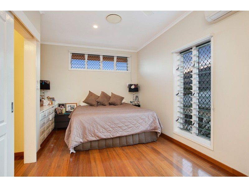 24 Koppen Terrace, Mooroobool QLD 4870