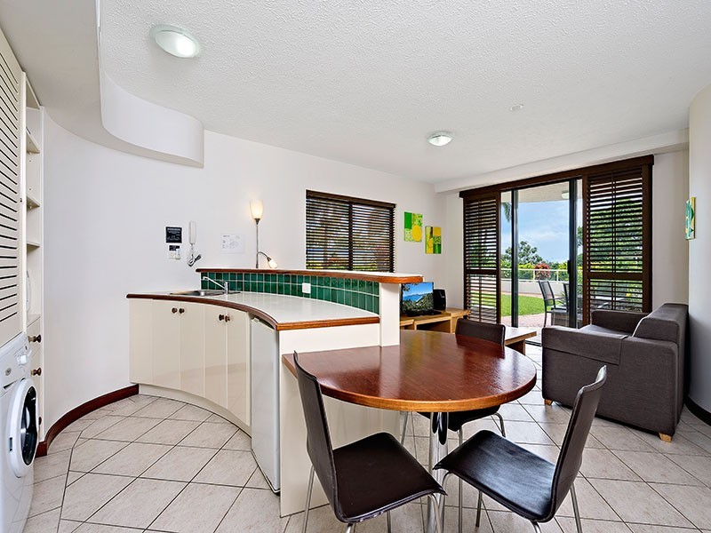 205/73-75 The Esplanade, Cairns City QLD 4870