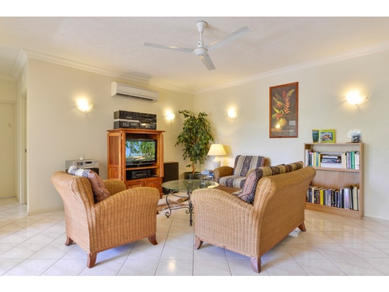 1613/2 Greenslopes Street, Cairns North QLD 4870