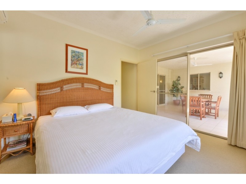 1613/2 Greenslopes Street, Cairns North QLD 4870