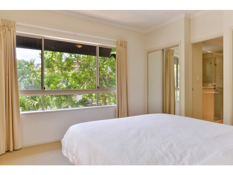 1613/2 Greenslopes Street, Cairns North QLD 4870