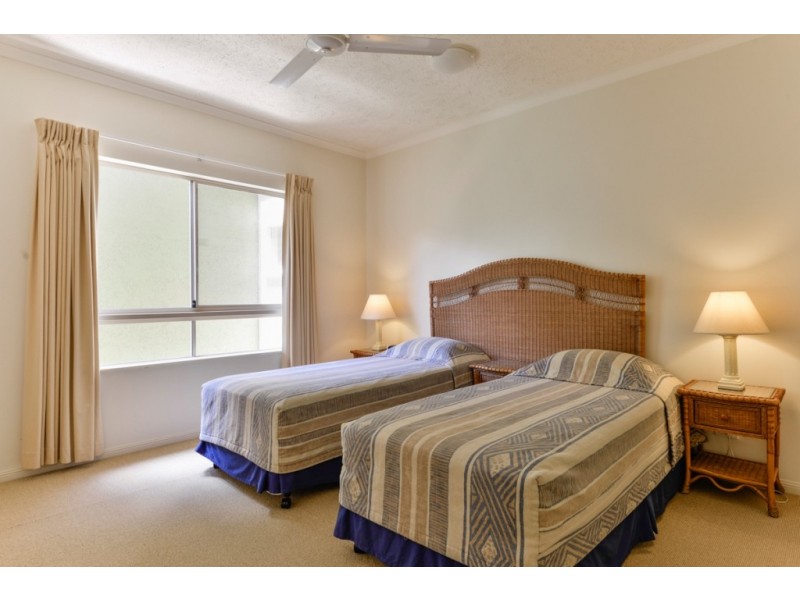 1613/2 Greenslopes Street, Cairns North QLD 4870